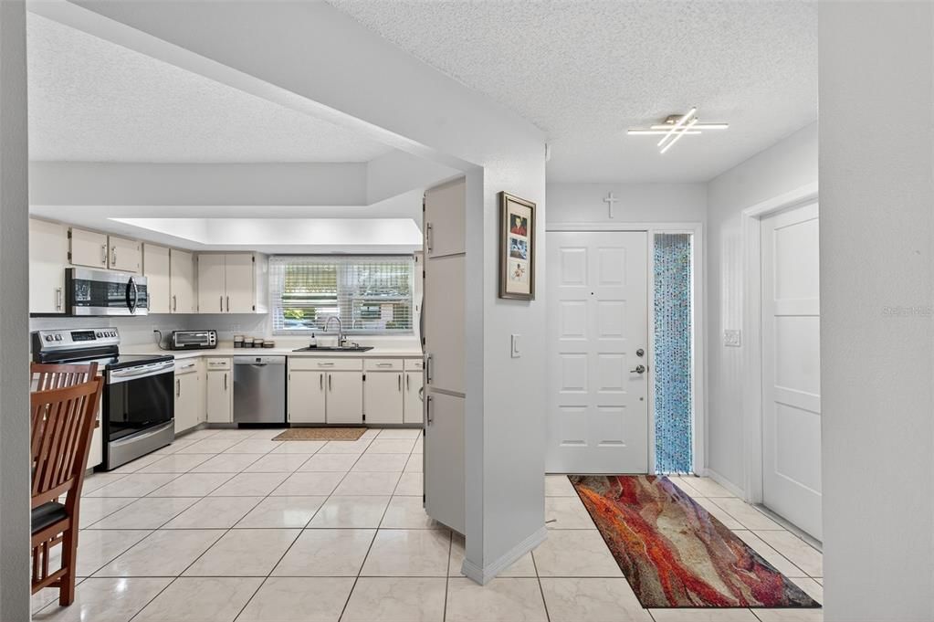 Active With Contract: $399,990 (3 beds, 2 baths, 1348 Square Feet)