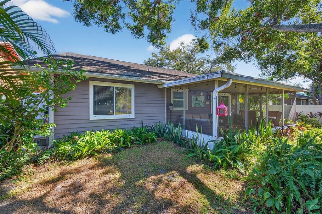 Active With Contract: $399,990 (3 beds, 2 baths, 1348 Square Feet)