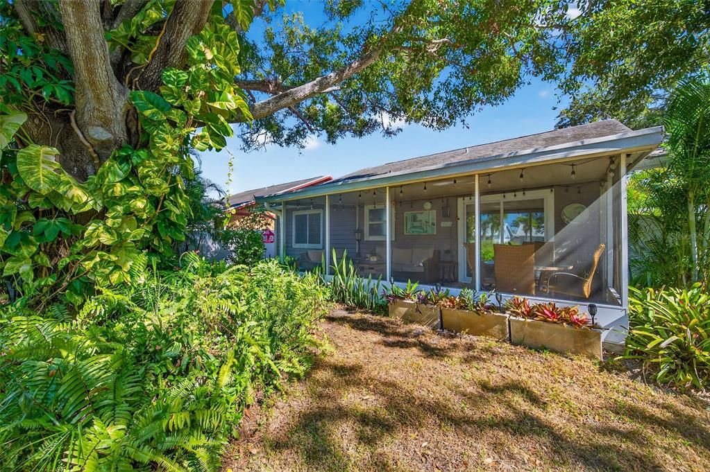 Active With Contract: $399,990 (3 beds, 2 baths, 1348 Square Feet)