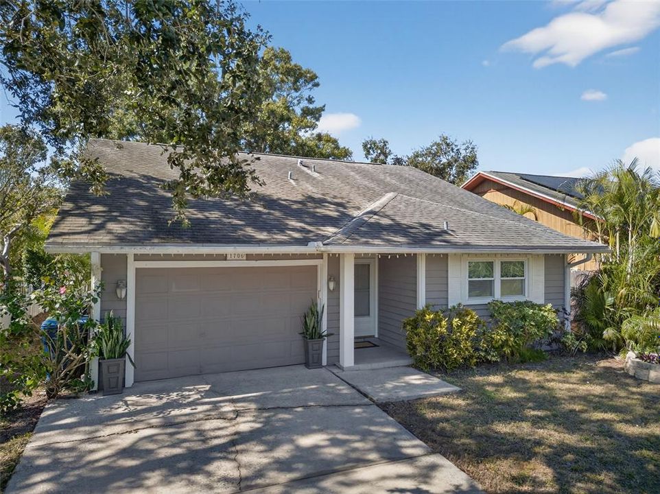 Active With Contract: $399,990 (3 beds, 2 baths, 1348 Square Feet)