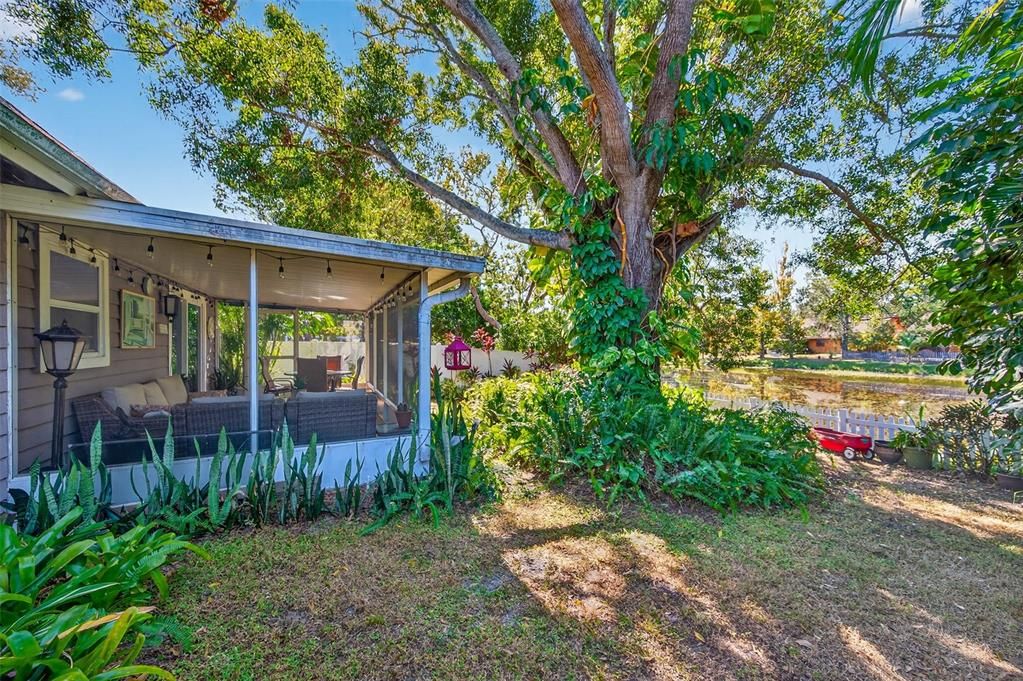 Active With Contract: $399,990 (3 beds, 2 baths, 1348 Square Feet)