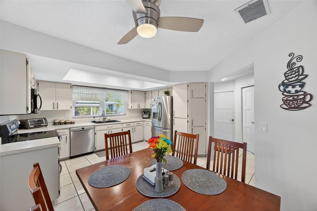 Active With Contract: $399,990 (3 beds, 2 baths, 1348 Square Feet)