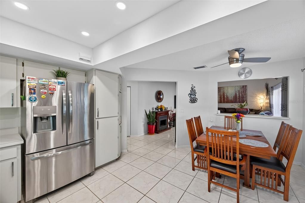 Active With Contract: $399,990 (3 beds, 2 baths, 1348 Square Feet)