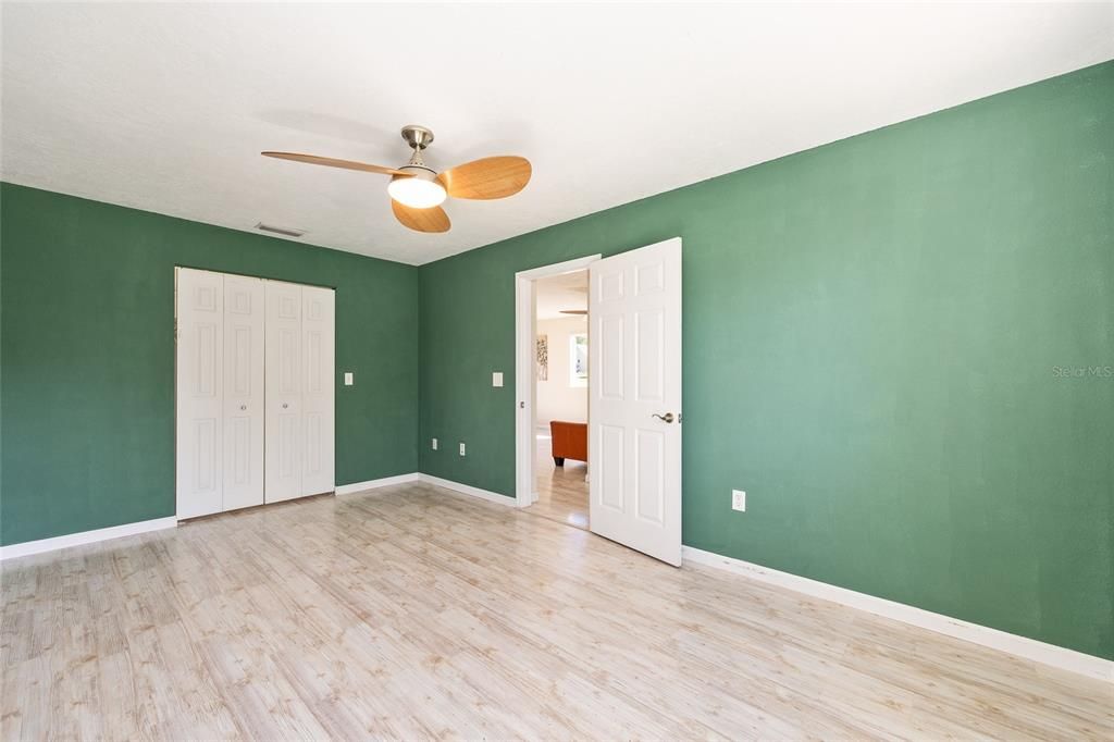 待售: $154,900 (1 贝兹, 1 浴室, 666 平方英尺)