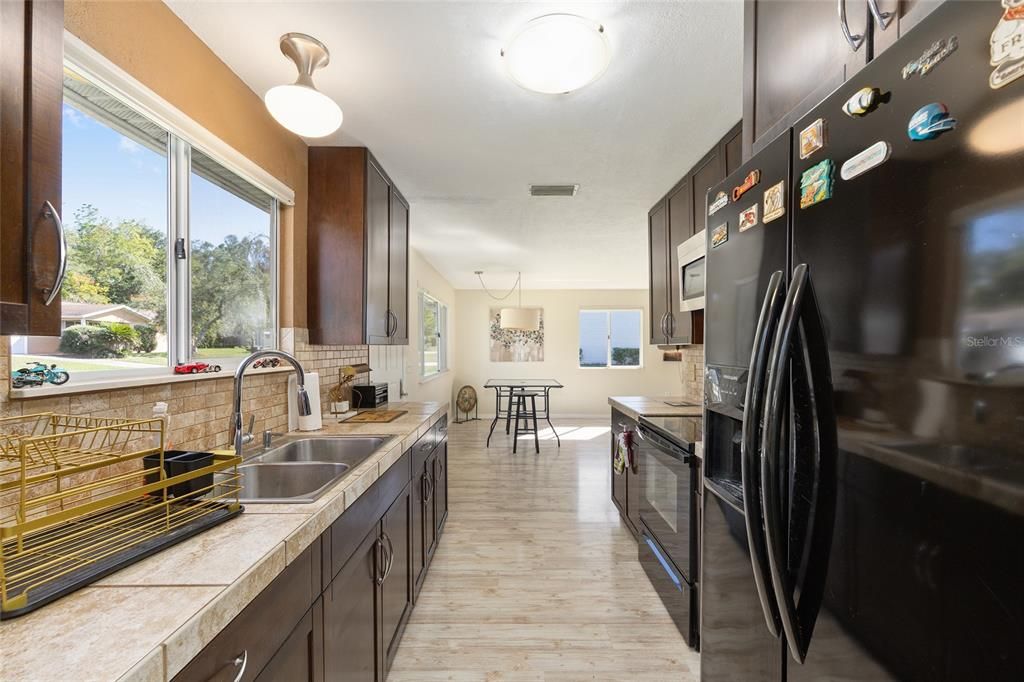 待售: $154,900 (1 贝兹, 1 浴室, 666 平方英尺)