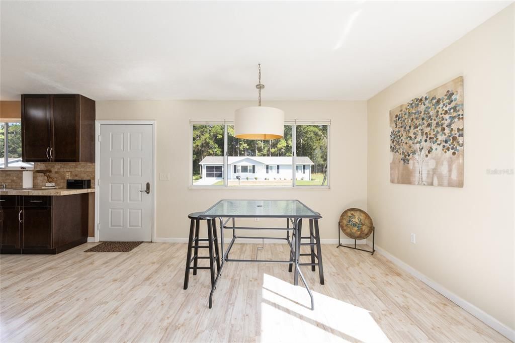 待售: $154,900 (1 贝兹, 1 浴室, 666 平方英尺)