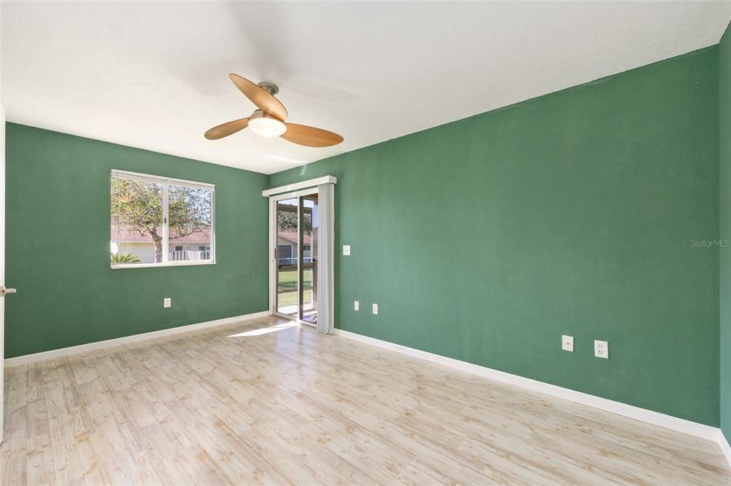 待售: $154,900 (1 贝兹, 1 浴室, 666 平方英尺)