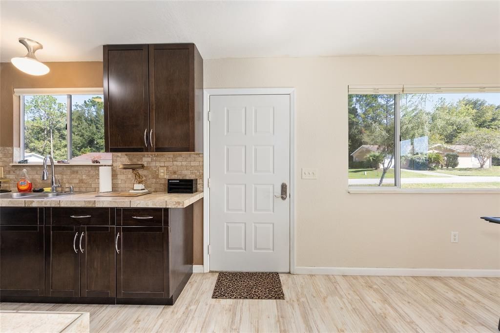 待售: $154,900 (1 贝兹, 1 浴室, 666 平方英尺)