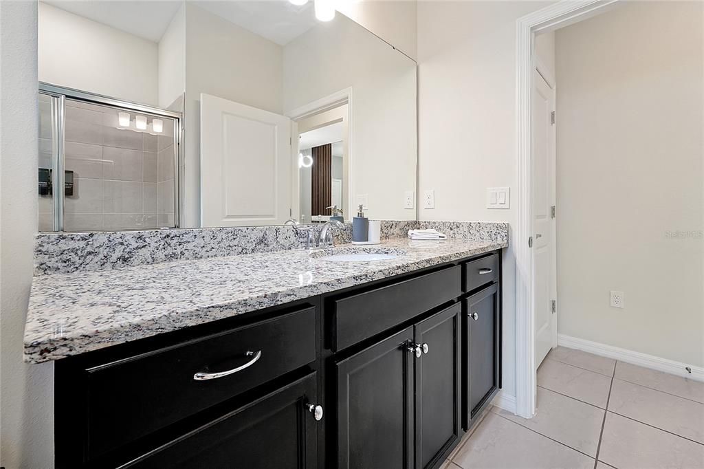 待售: $995,000 (10 贝兹, 8 浴室, 4399 平方英尺)