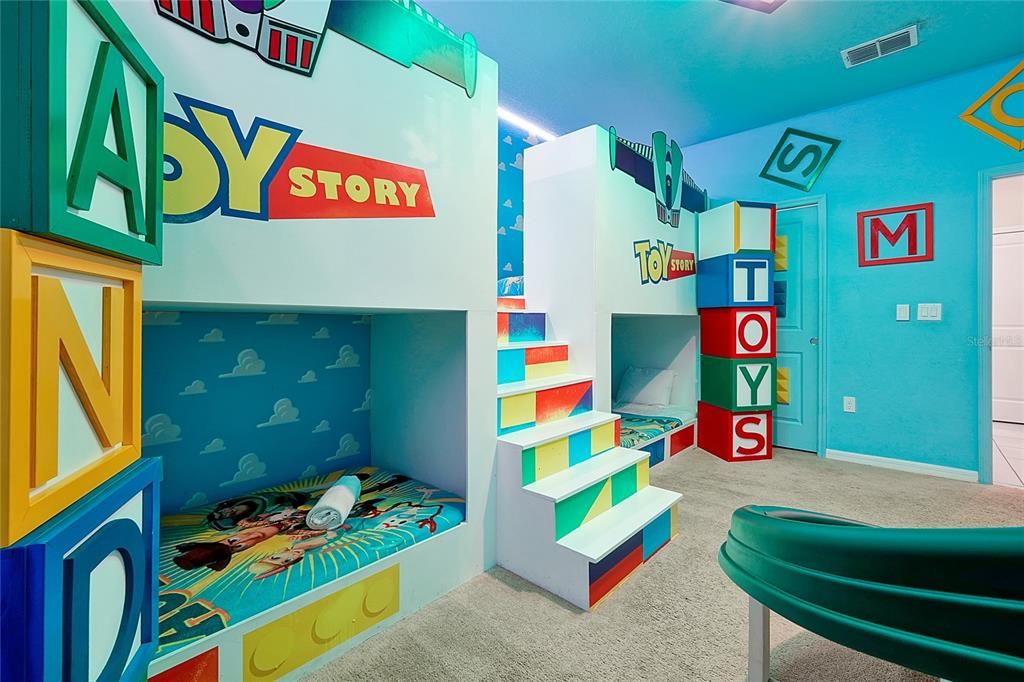 待售: $995,000 (10 贝兹, 8 浴室, 4399 平方英尺)