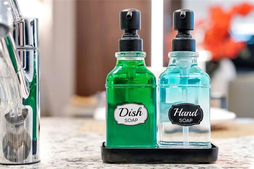 待售: $995,000 (10 贝兹, 8 浴室, 4399 平方英尺)