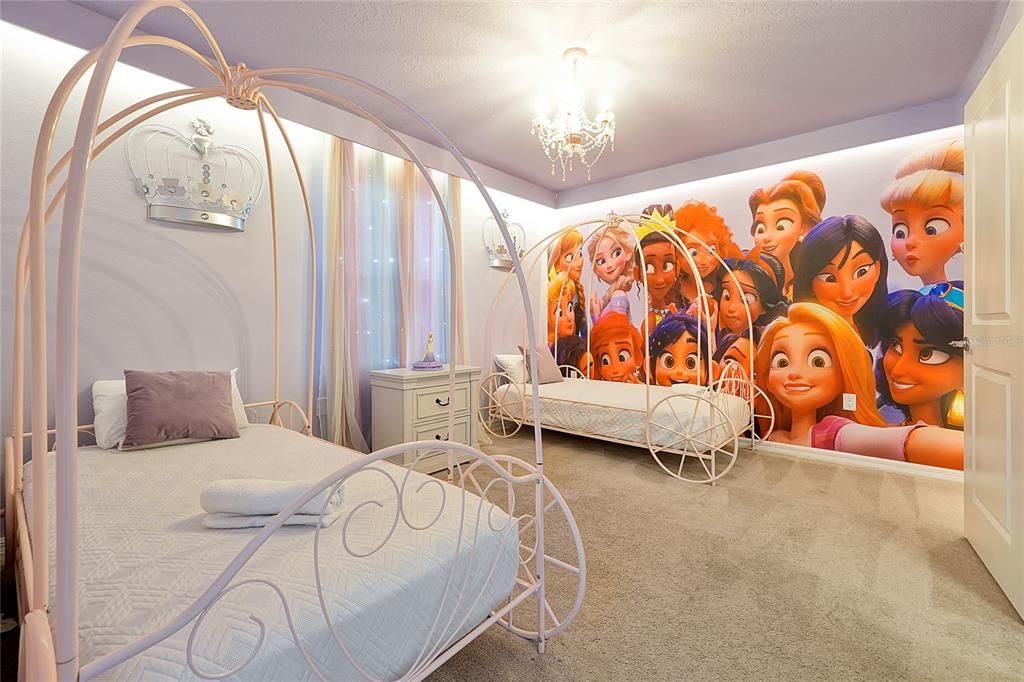 待售: $995,000 (10 贝兹, 8 浴室, 4399 平方英尺)