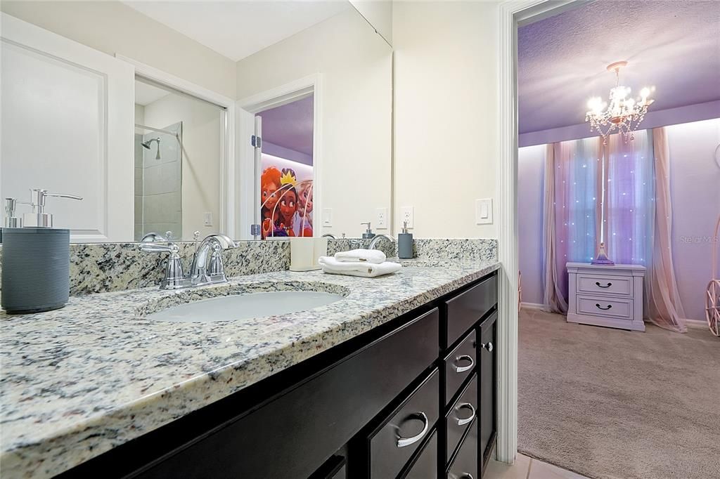 待售: $995,000 (10 贝兹, 8 浴室, 4399 平方英尺)