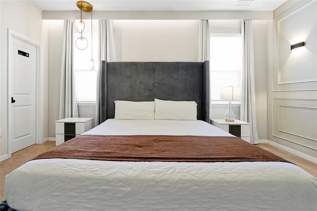 待售: $995,000 (10 贝兹, 8 浴室, 4399 平方英尺)