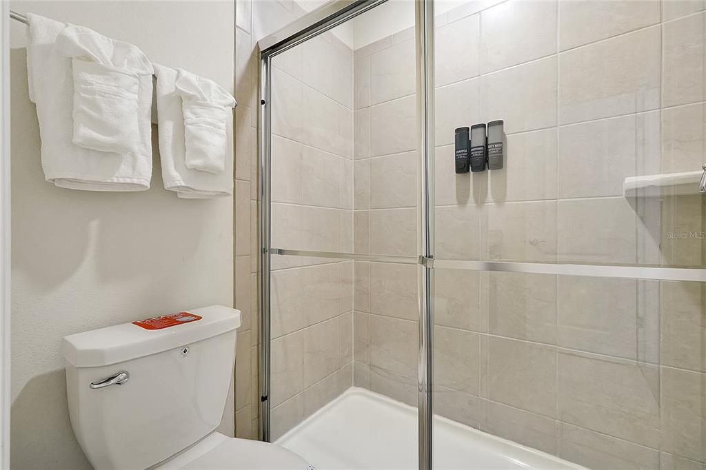 待售: $995,000 (10 贝兹, 8 浴室, 4399 平方英尺)