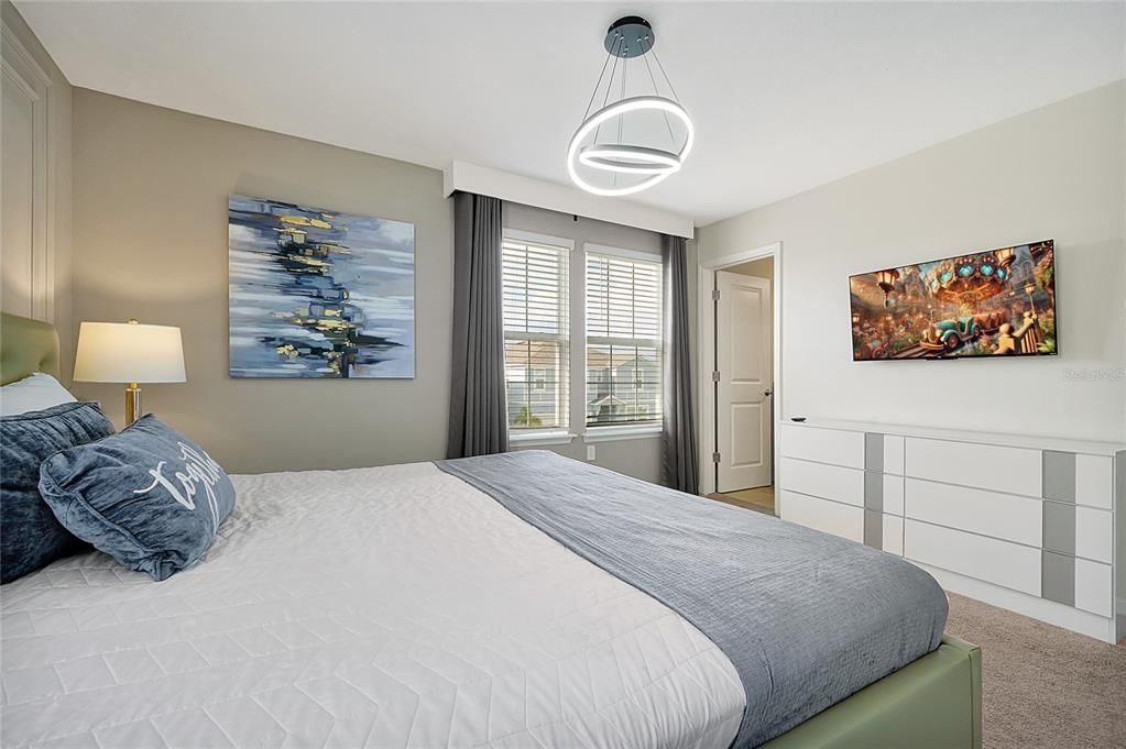 待售: $995,000 (10 贝兹, 8 浴室, 4399 平方英尺)