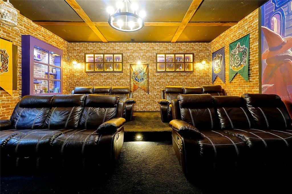 待售: $995,000 (10 贝兹, 8 浴室, 4399 平方英尺)