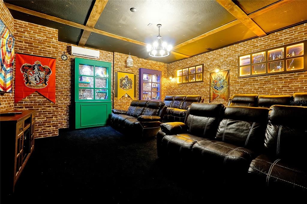 待售: $995,000 (10 贝兹, 8 浴室, 4399 平方英尺)