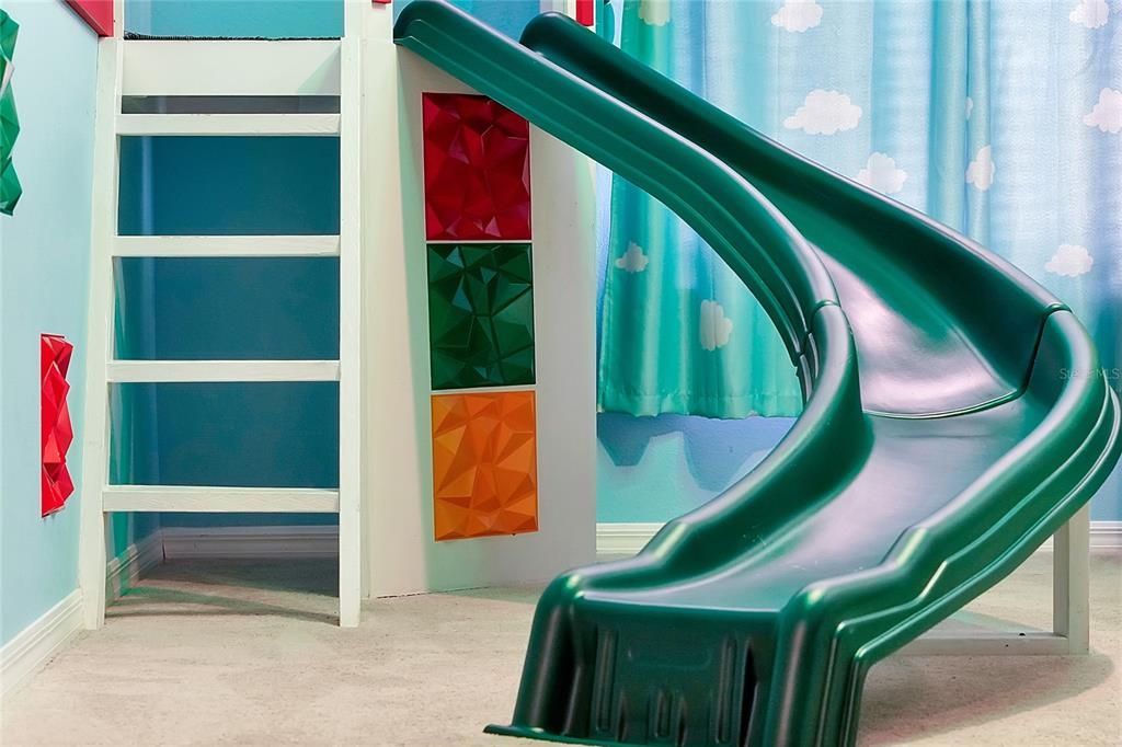 待售: $995,000 (10 贝兹, 8 浴室, 4399 平方英尺)