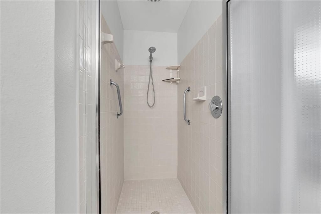 For Rent: $2,600 (2 beds, 2 baths, 970 Square Feet)