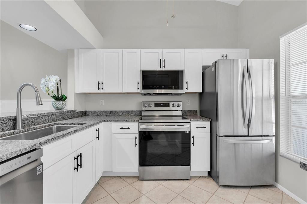 For Rent: $2,600 (2 beds, 2 baths, 970 Square Feet)