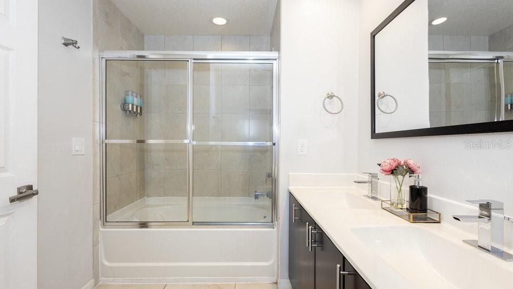 合同活跃: $309,900 (3 贝兹, 2 浴室, 1470 平方英尺)