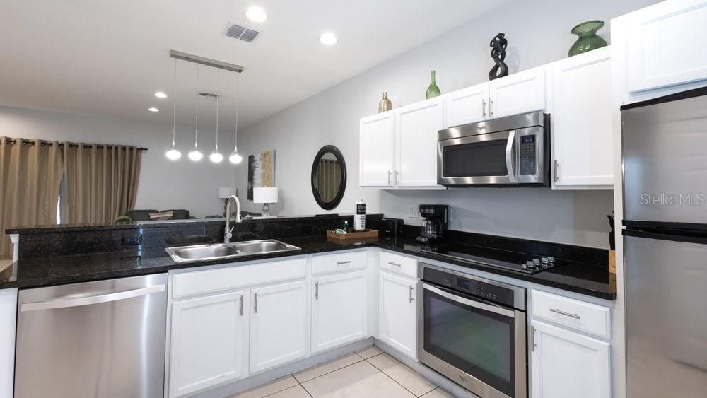 合同活跃: $309,900 (3 贝兹, 2 浴室, 1470 平方英尺)