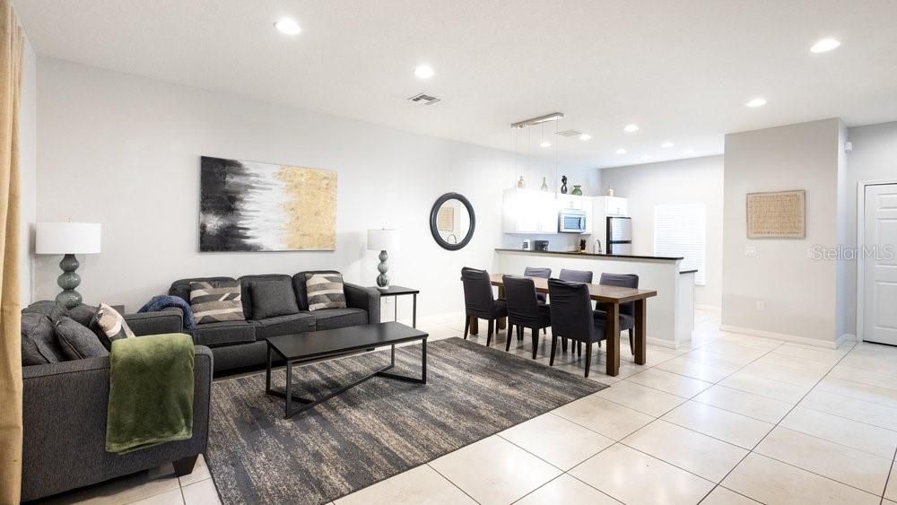 合同活跃: $309,900 (3 贝兹, 2 浴室, 1470 平方英尺)