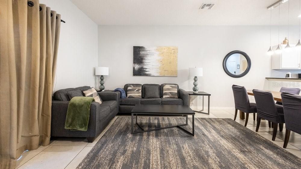 合同活跃: $309,900 (3 贝兹, 2 浴室, 1470 平方英尺)