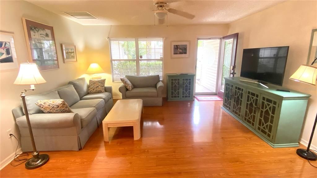 出租: $2,000 (3 贝兹, 2 浴室, 1392 平方英尺)