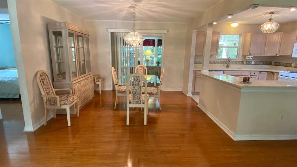 出租: $2,000 (3 贝兹, 2 浴室, 1392 平方英尺)