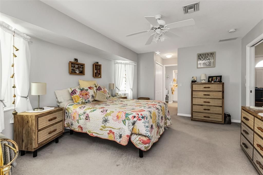 Active With Contract: $340,000 (3 beds, 2 baths, 1626 Square Feet)