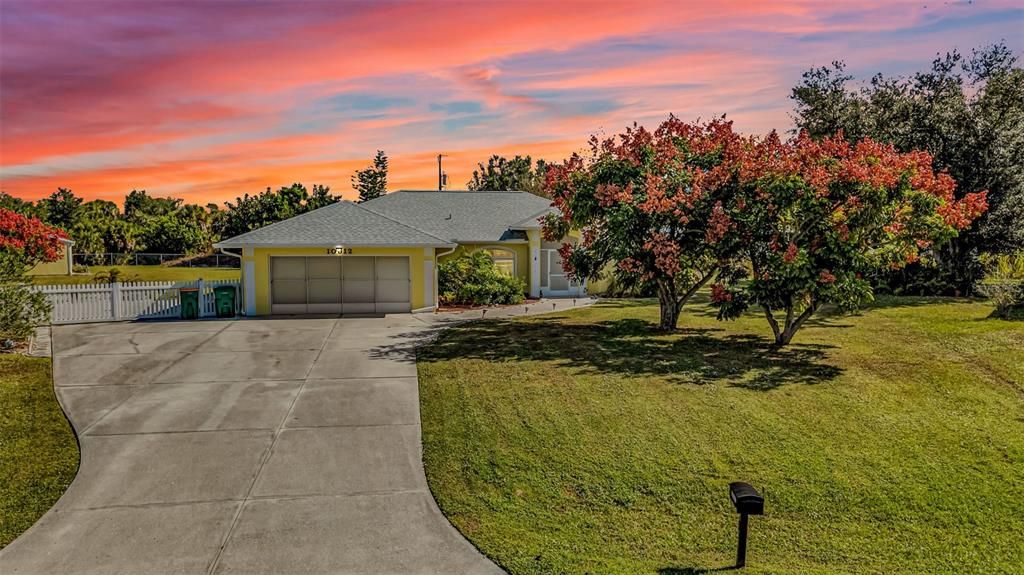 Active With Contract: $340,000 (3 beds, 2 baths, 1626 Square Feet)