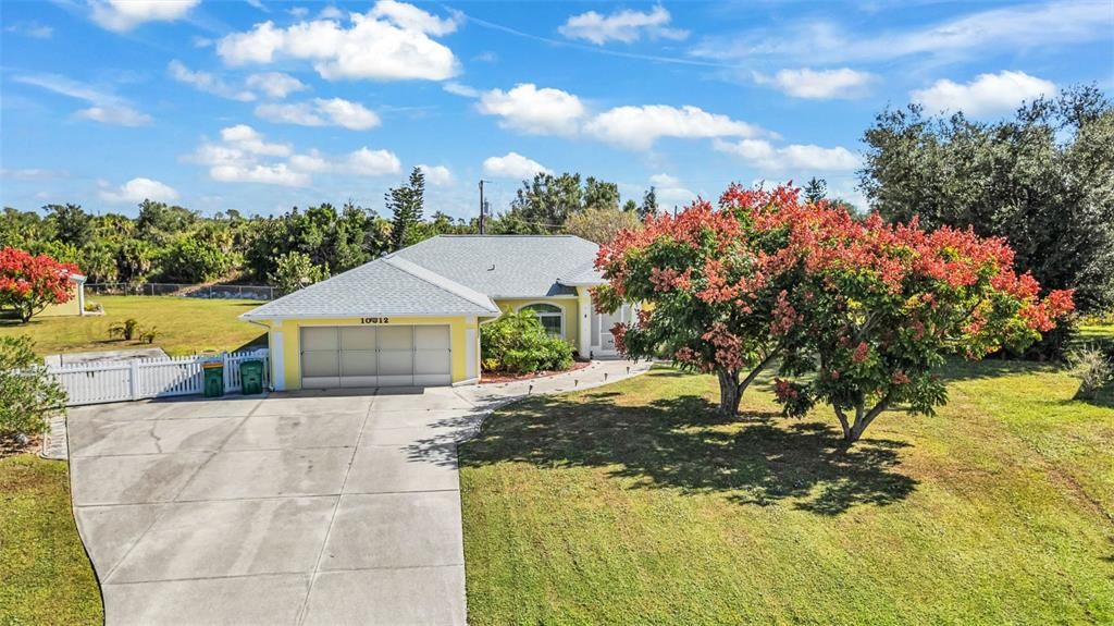 Active With Contract: $340,000 (3 beds, 2 baths, 1626 Square Feet)