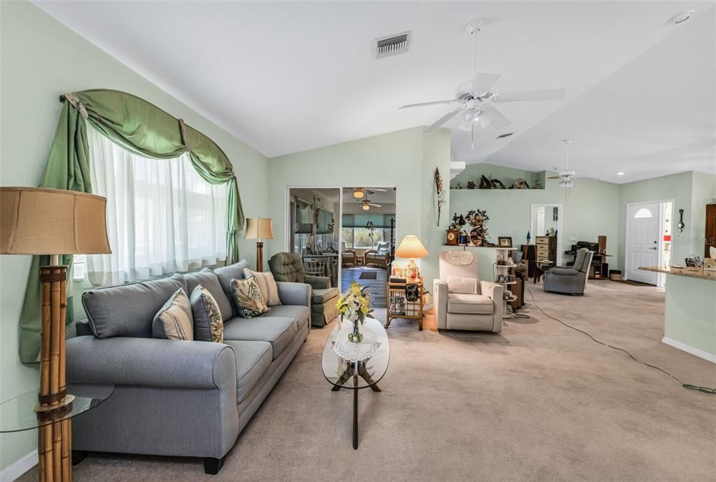 Active With Contract: $340,000 (3 beds, 2 baths, 1626 Square Feet)