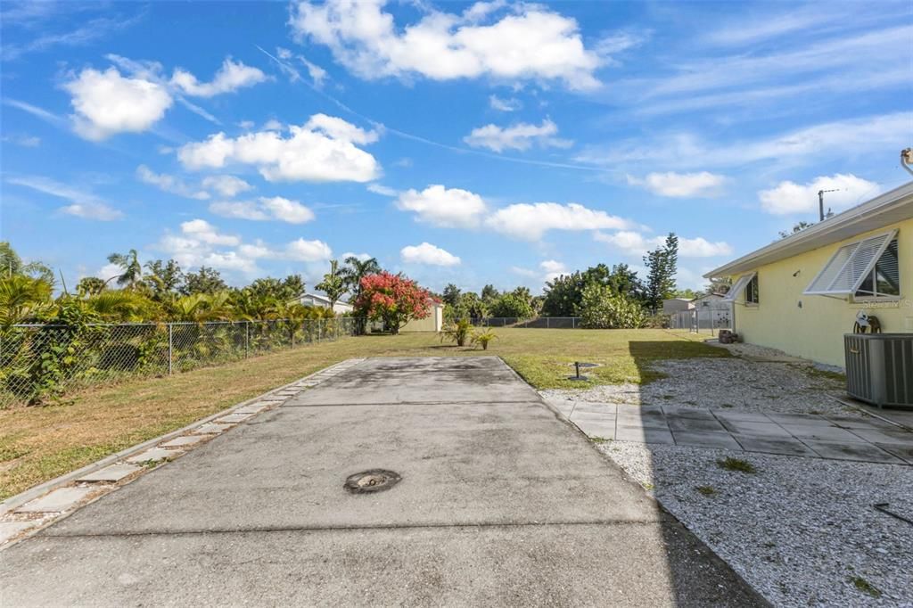 Active With Contract: $340,000 (3 beds, 2 baths, 1626 Square Feet)