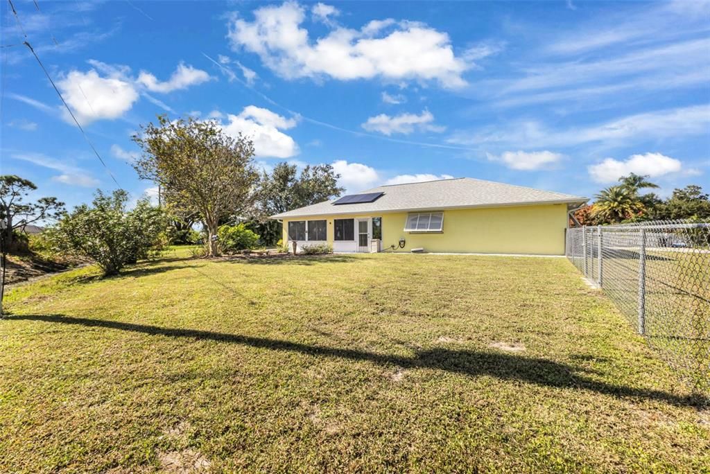 Active With Contract: $340,000 (3 beds, 2 baths, 1626 Square Feet)