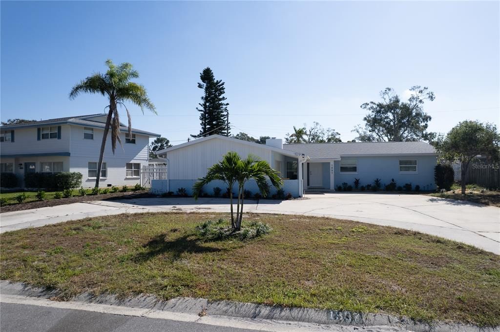 En Renta: $4,300 (3 camas, 2 baños, 1716 Pies cuadrados)