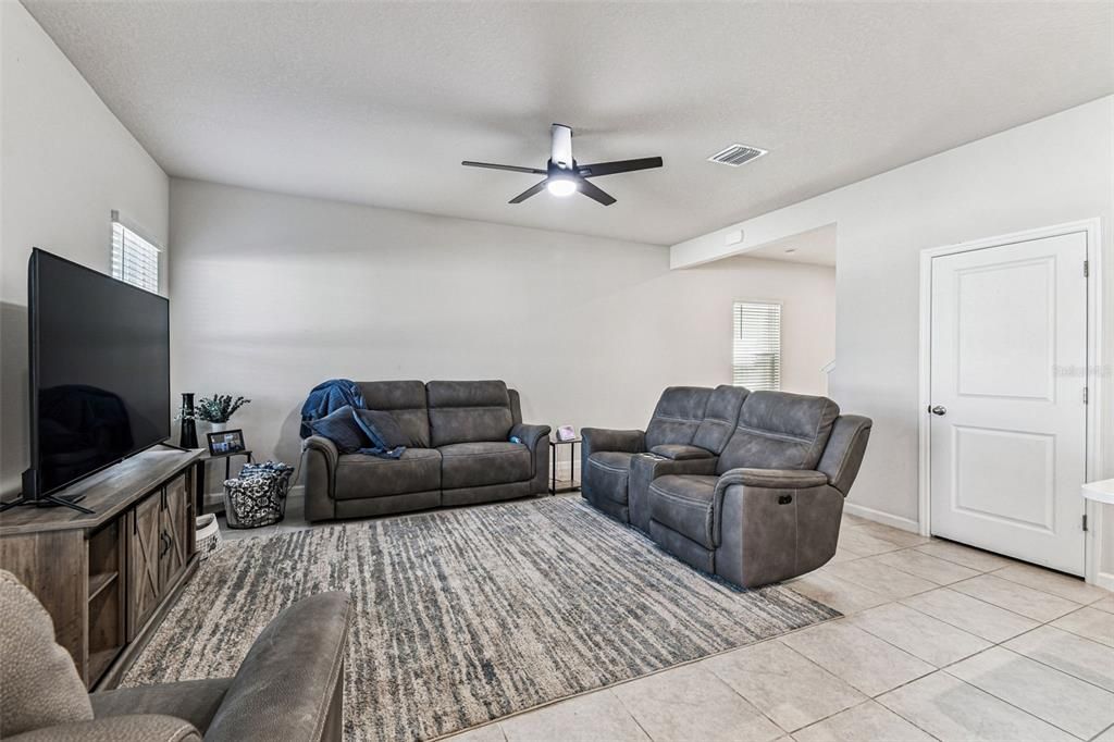 For Sale: $379,900 (3 beds, 2 baths, 1866 Square Feet)