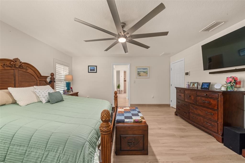 For Sale: $825,000 (3 beds, 2 baths, 2091 Square Feet)