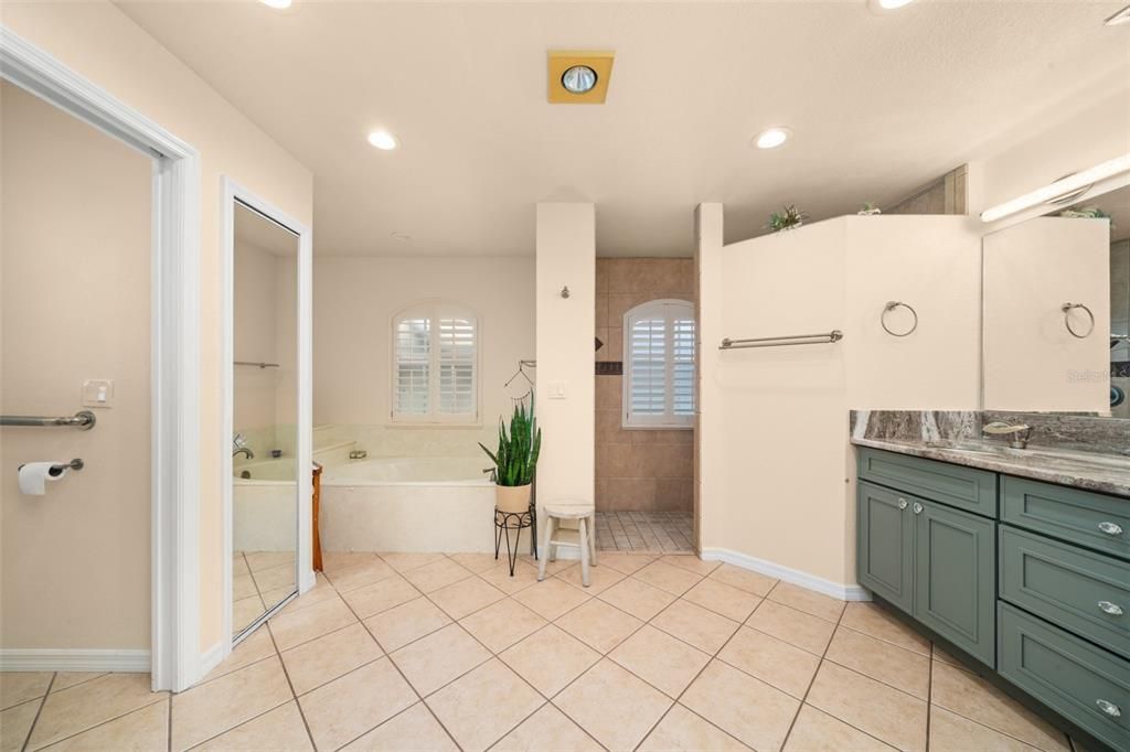 For Sale: $825,000 (3 beds, 2 baths, 2091 Square Feet)