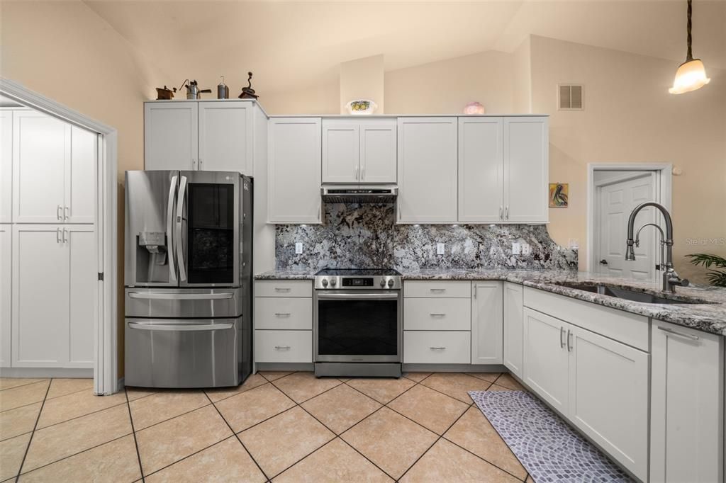 For Sale: $825,000 (3 beds, 2 baths, 2091 Square Feet)