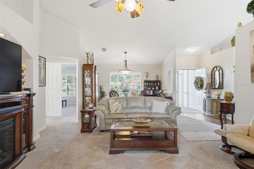 На продажу: $325,000 (3 спален, 2 ванн, 1751 Квадратных фут)