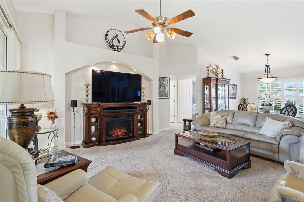 На продажу: $325,000 (3 спален, 2 ванн, 1751 Квадратных фут)