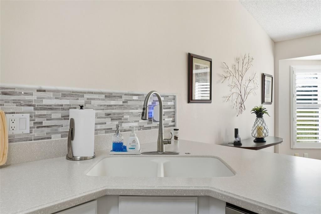 На продажу: $325,000 (3 спален, 2 ванн, 1751 Квадратных фут)