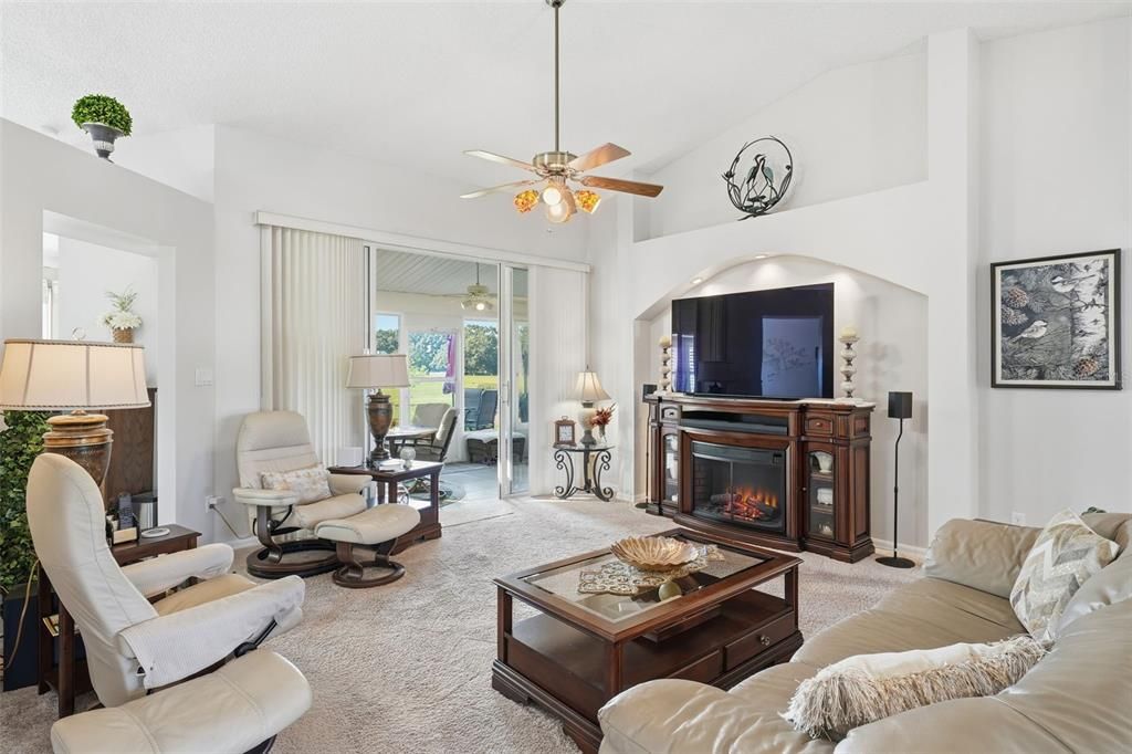 На продажу: $325,000 (3 спален, 2 ванн, 1751 Квадратных фут)