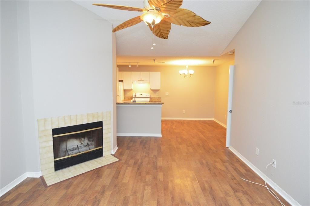 出租: $1,850 (2 贝兹, 2 浴室, 1028 平方英尺)