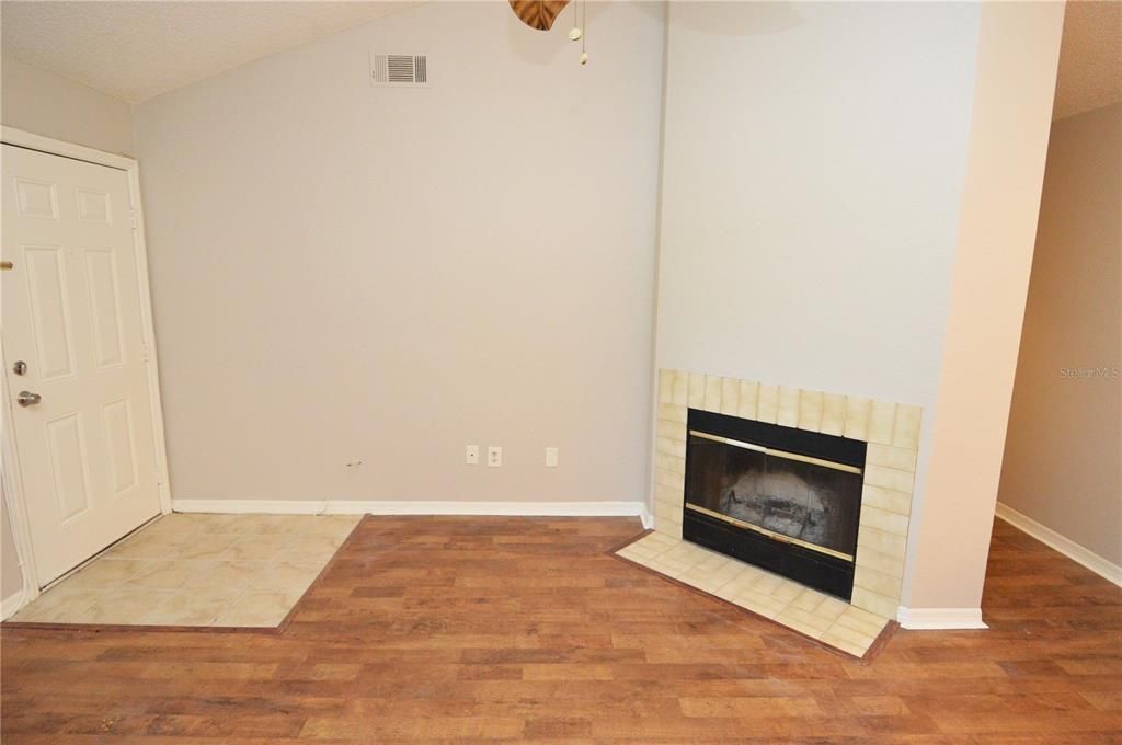 出租: $1,850 (2 贝兹, 2 浴室, 1028 平方英尺)