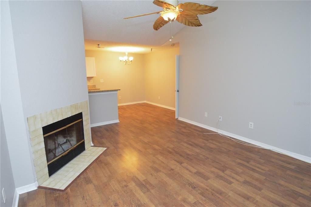 出租: $1,850 (2 贝兹, 2 浴室, 1028 平方英尺)