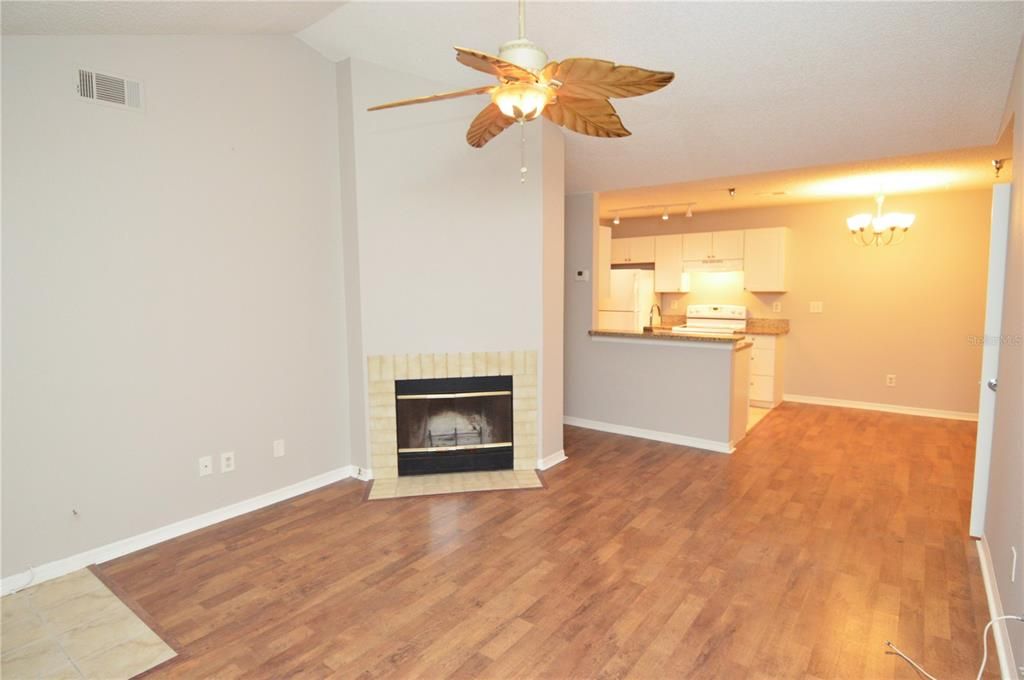 出租: $1,850 (2 贝兹, 2 浴室, 1028 平方英尺)